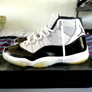 Retro Jordan 11’s Sz12 white\Black